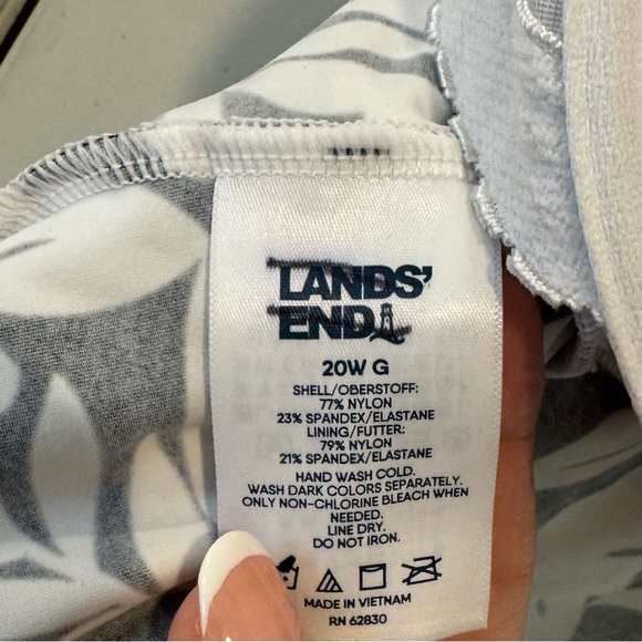 Lands End tankini underwire top, square neckline, size 20W G cup, EUC. - Picture 3 of 4